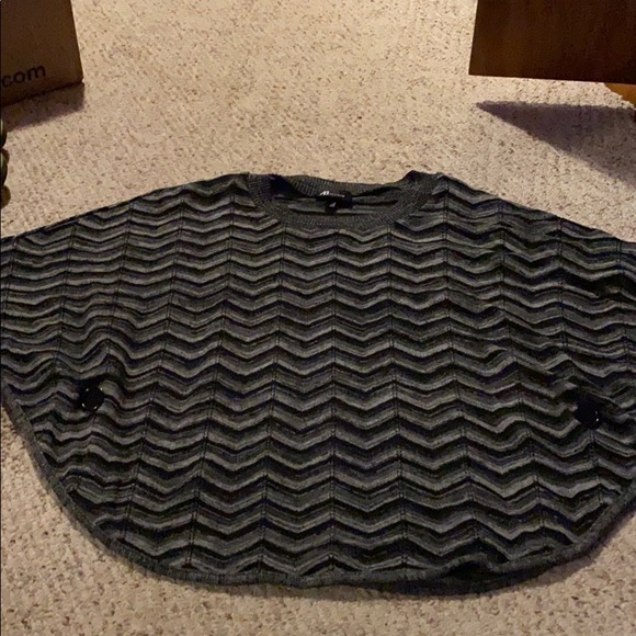 Sweater - Picture 1 of 2